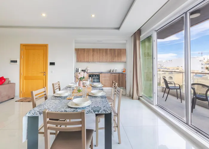 New Spacious Apartment 3 Bdr 2 Bth Balcony 7