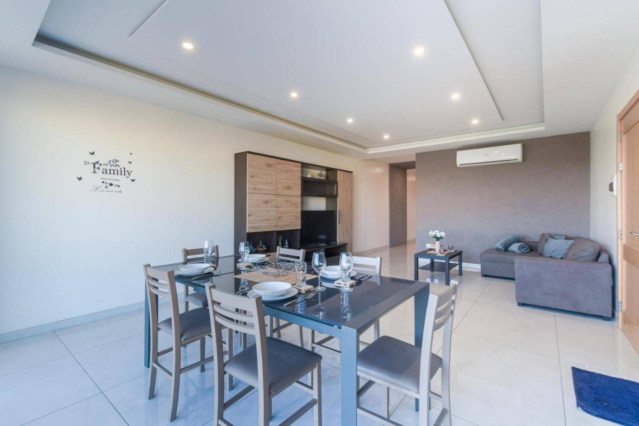 New Spacious 3 Bdr 2 Bth Balcony 7 Apartment