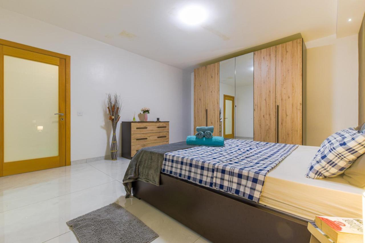 Apartment New Spacious 3 Bdr 2 Bth Balcony 7 *