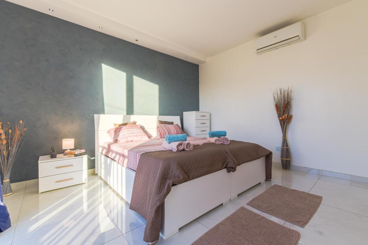 New Spacious 3 Bdr 2 Bth Balcony 7 Apartment