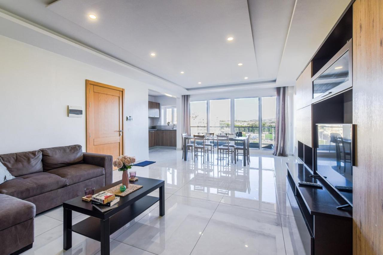 Apartment New Spacious 3 Bdr 2 Bth Balcony 7 *