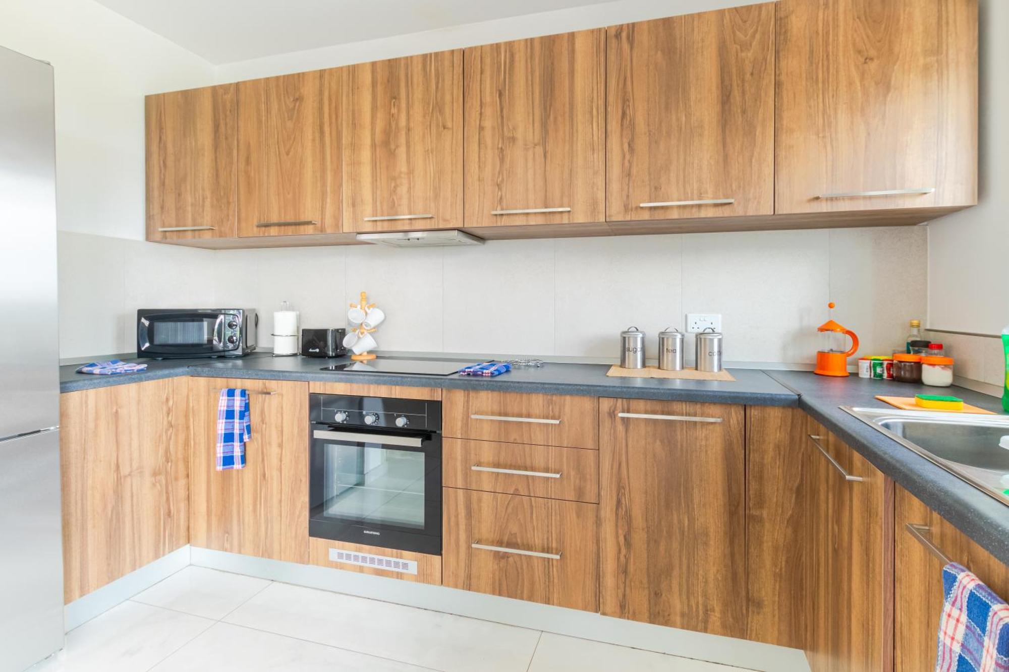 Apartment New Spacious 3 Bdr 2 Bth Balcony 7 *