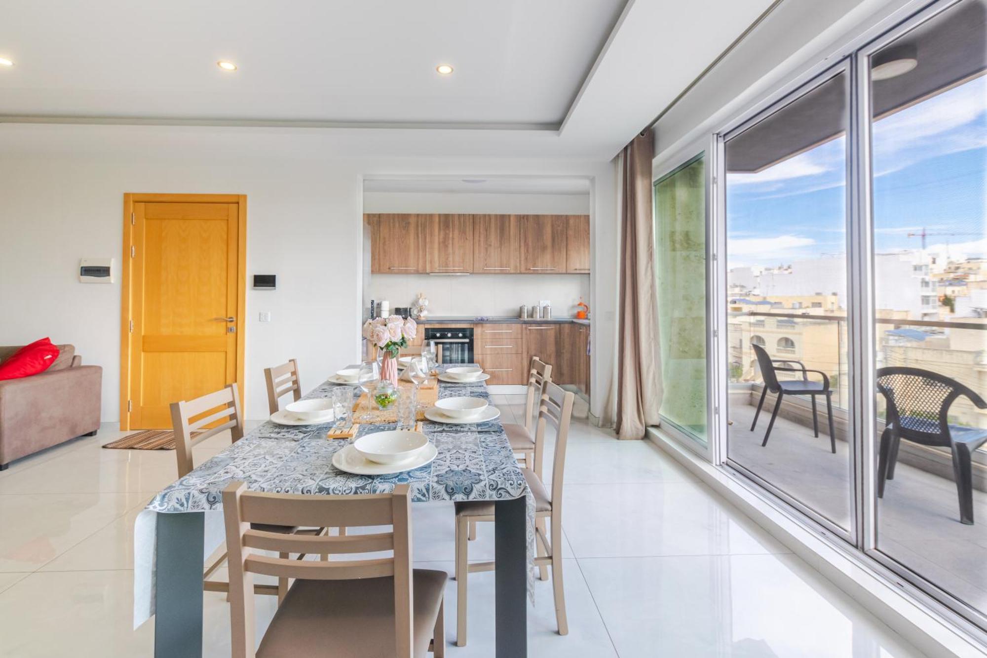 New Spacious 3 Bdr 2 Bth Balcony 7 *