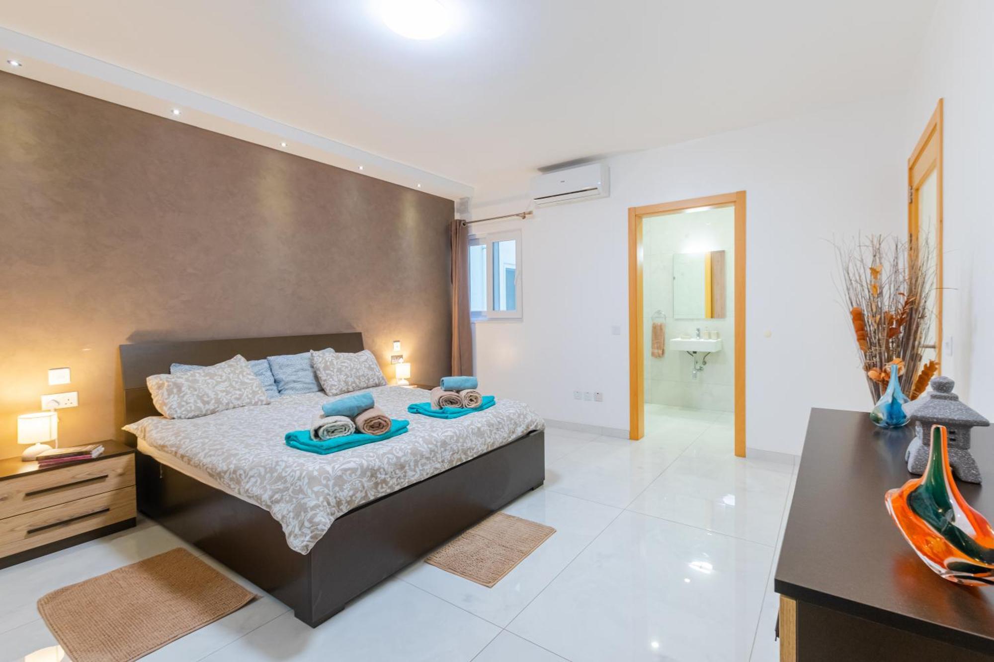 New Spacious 3 Bdr 2 Bth Balcony 7 Apartment
