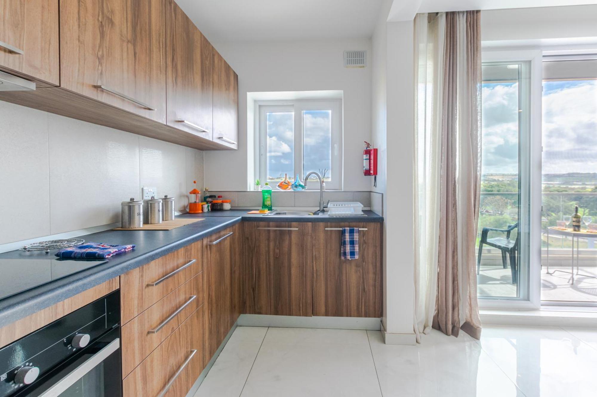 New Spacious 3 Bdr 2 Bth Balcony 7 * St. Paul's Bay