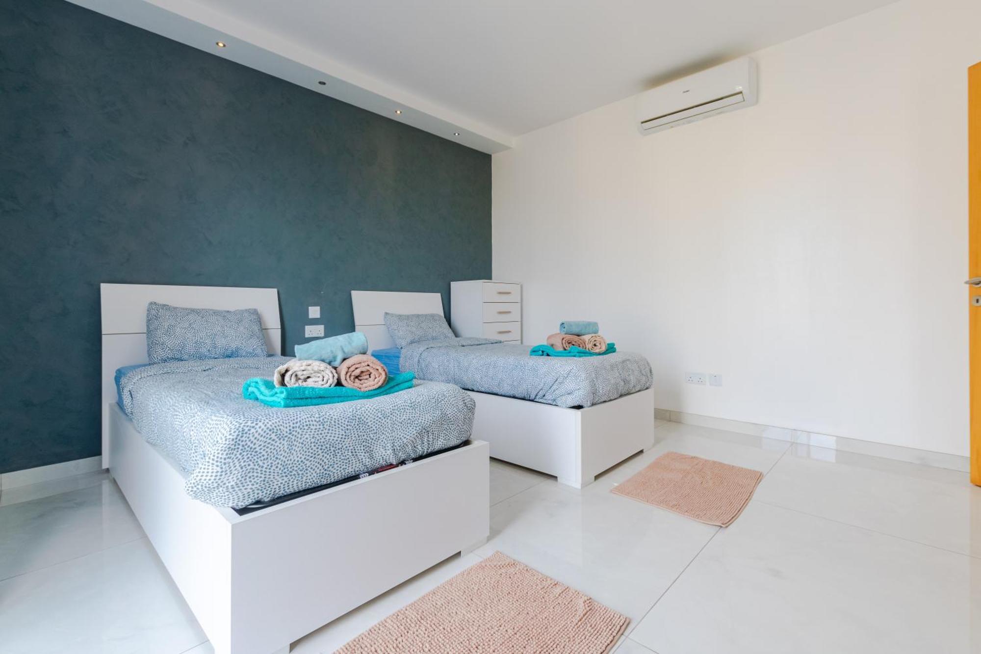 Apartment New Spacious 3 Bdr 2 Bth Balcony 7