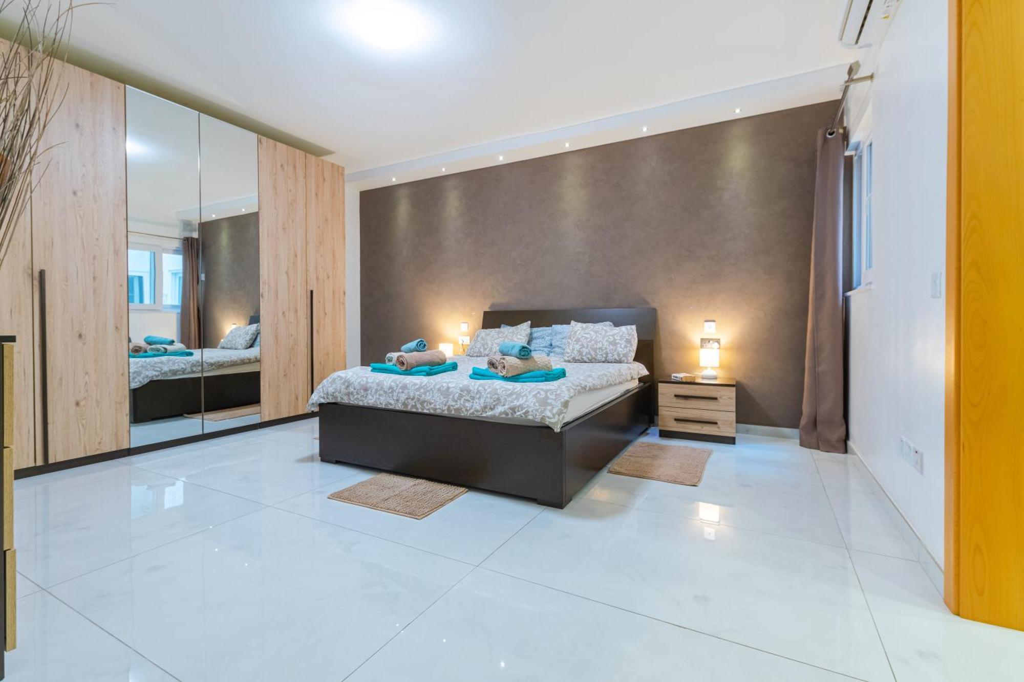 Apartment New Spacious 3 Bdr 2 Bth Balcony 7